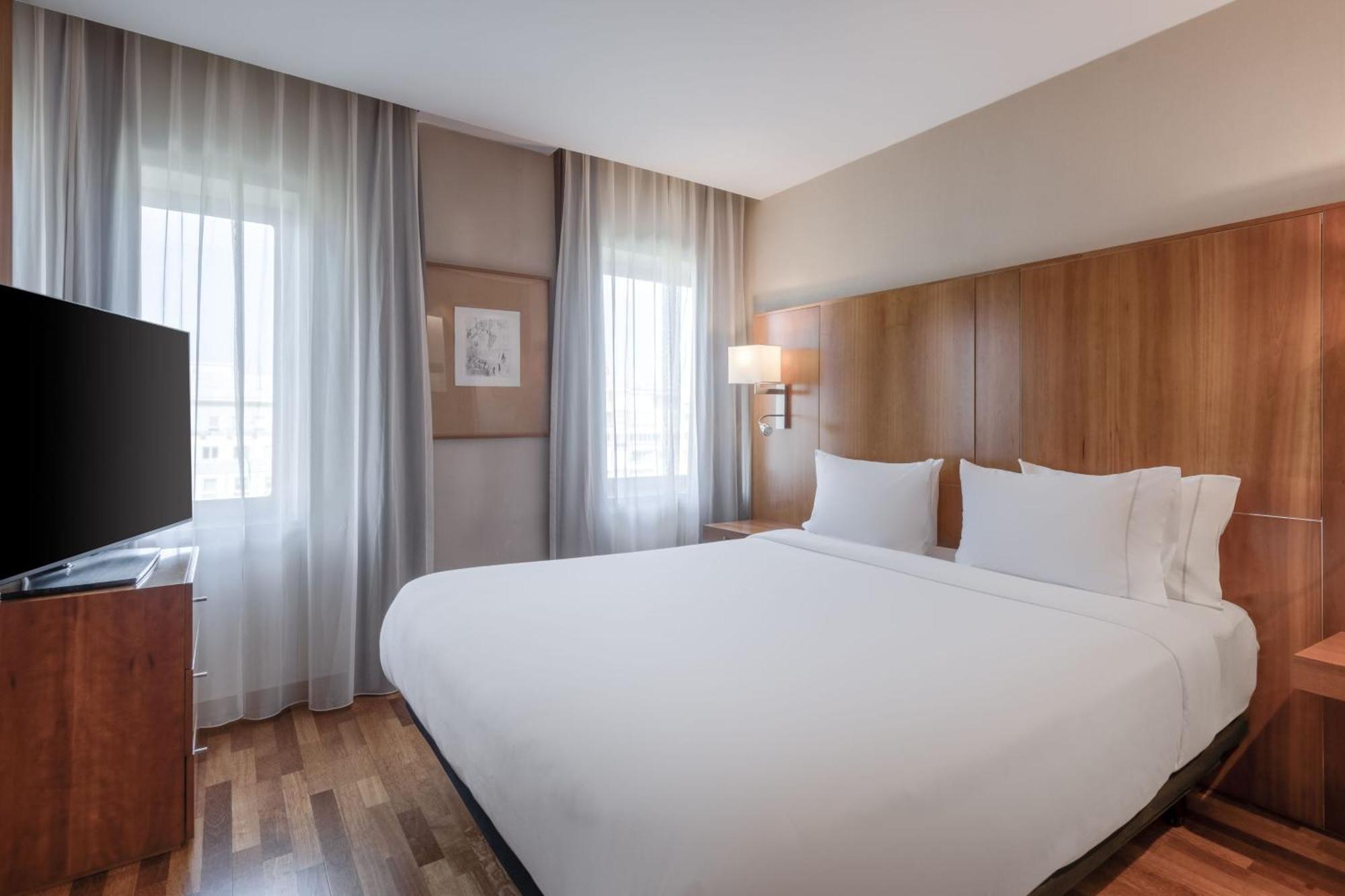 Ac Hotel Aitana By Marriott Madrid Bagian luar foto