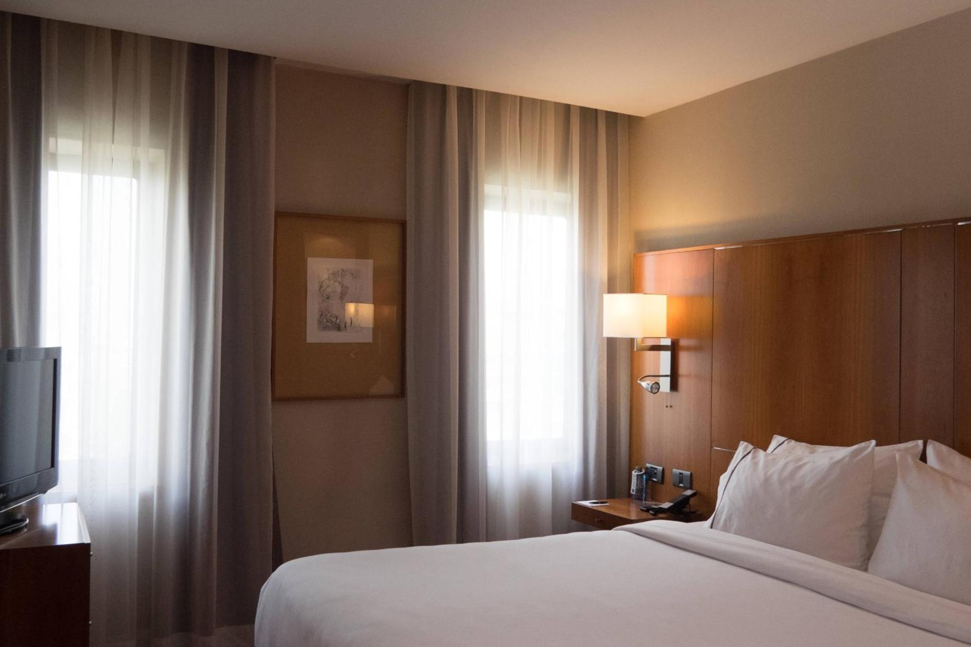 Ac Hotel Aitana By Marriott Madrid Bagian luar foto