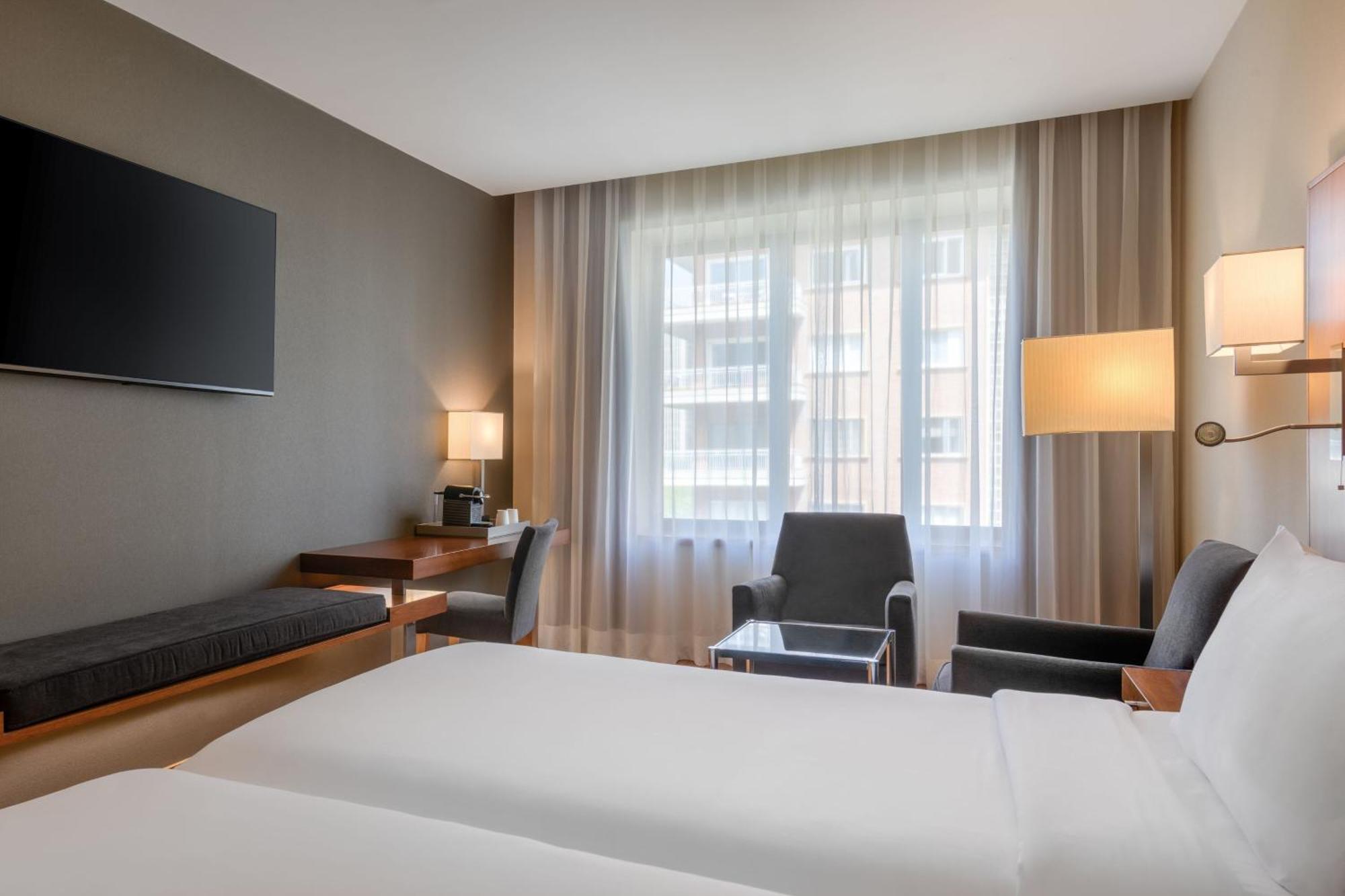 Ac Hotel Aitana By Marriott Madrid Bagian luar foto